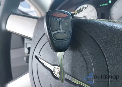 2005 Chrysler 300 from USA, damaged, VIN 2C3JA43R75H658506